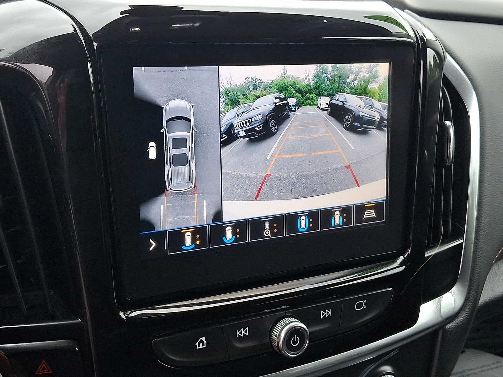 2021 Chevrolet Traverse LT Leather