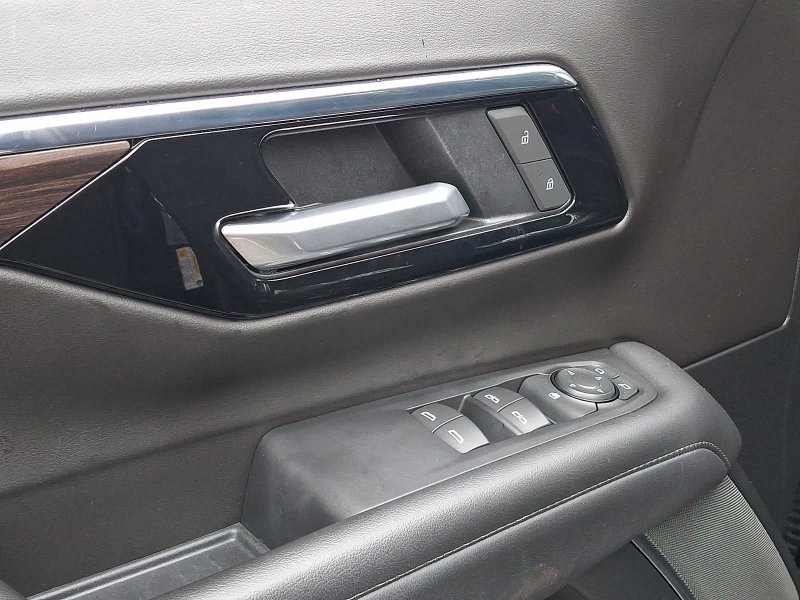 2025 Chevrolet Tahoe LS