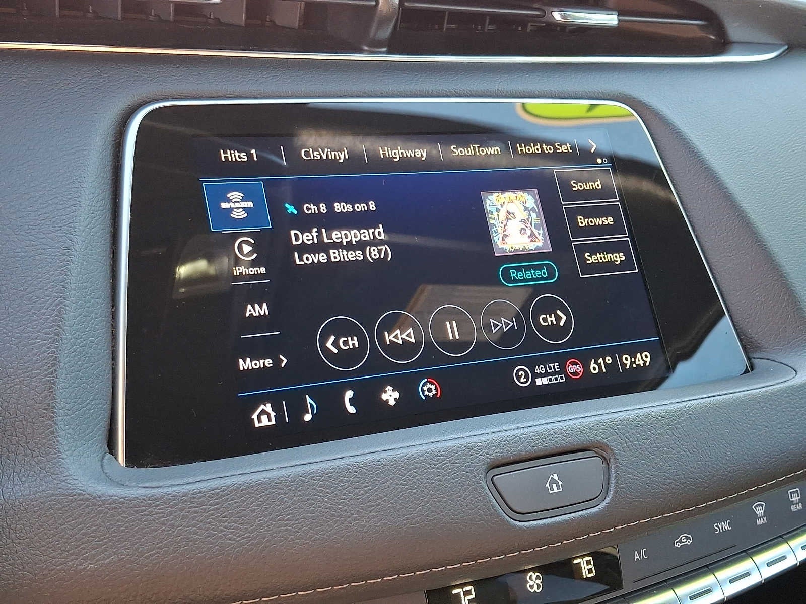 2022 Cadillac XT4 AWD Premium Luxury