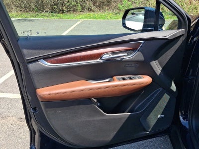 2022 Cadillac XT5 Premium Luxury
