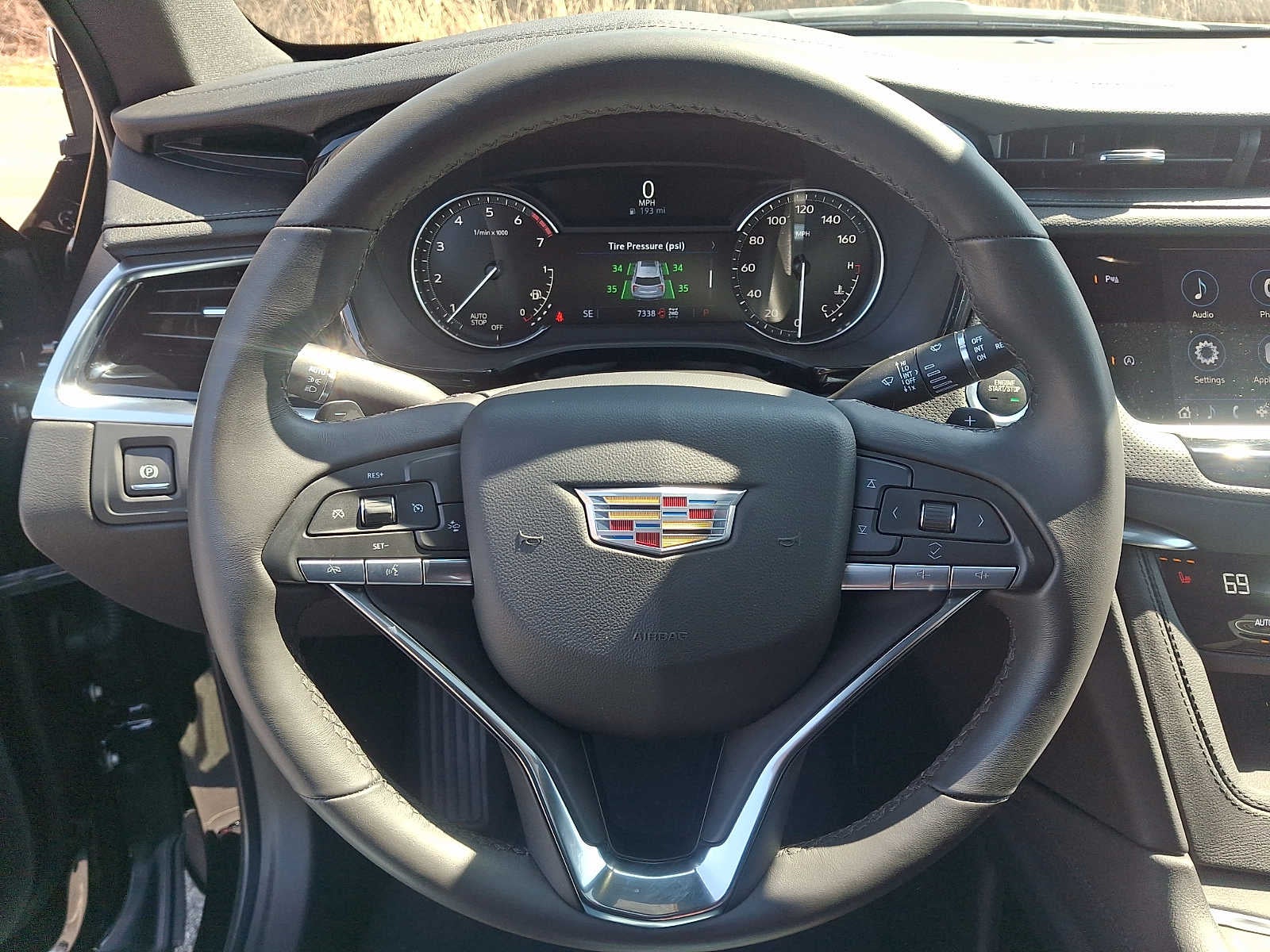 2025 Cadillac XT6 Luxury