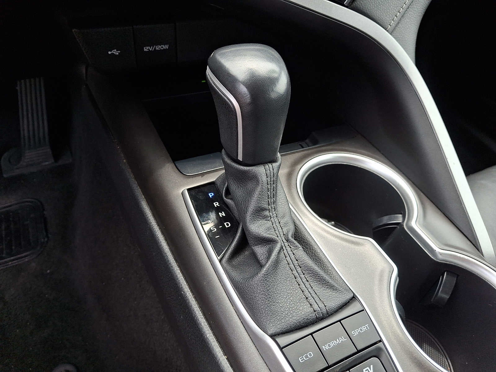 2023 Toyota Camry Hybrid XLE