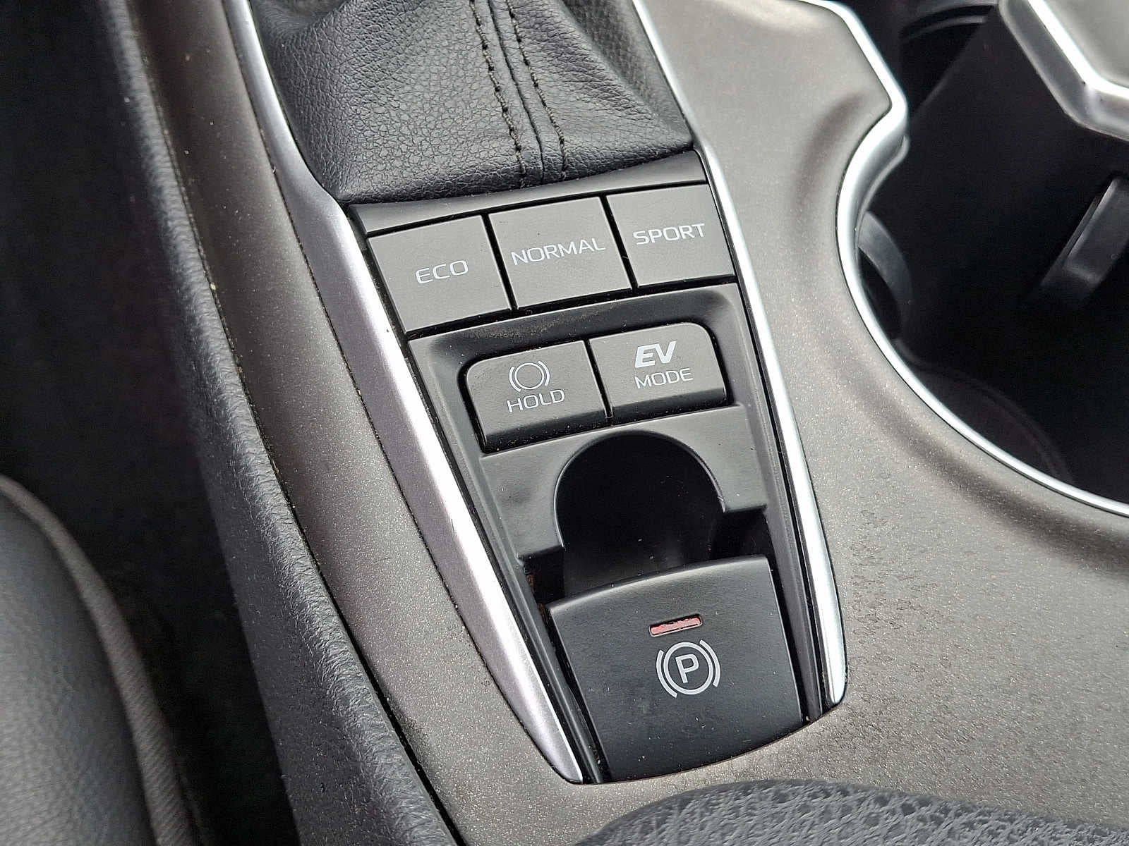 2023 Toyota Camry Hybrid XLE