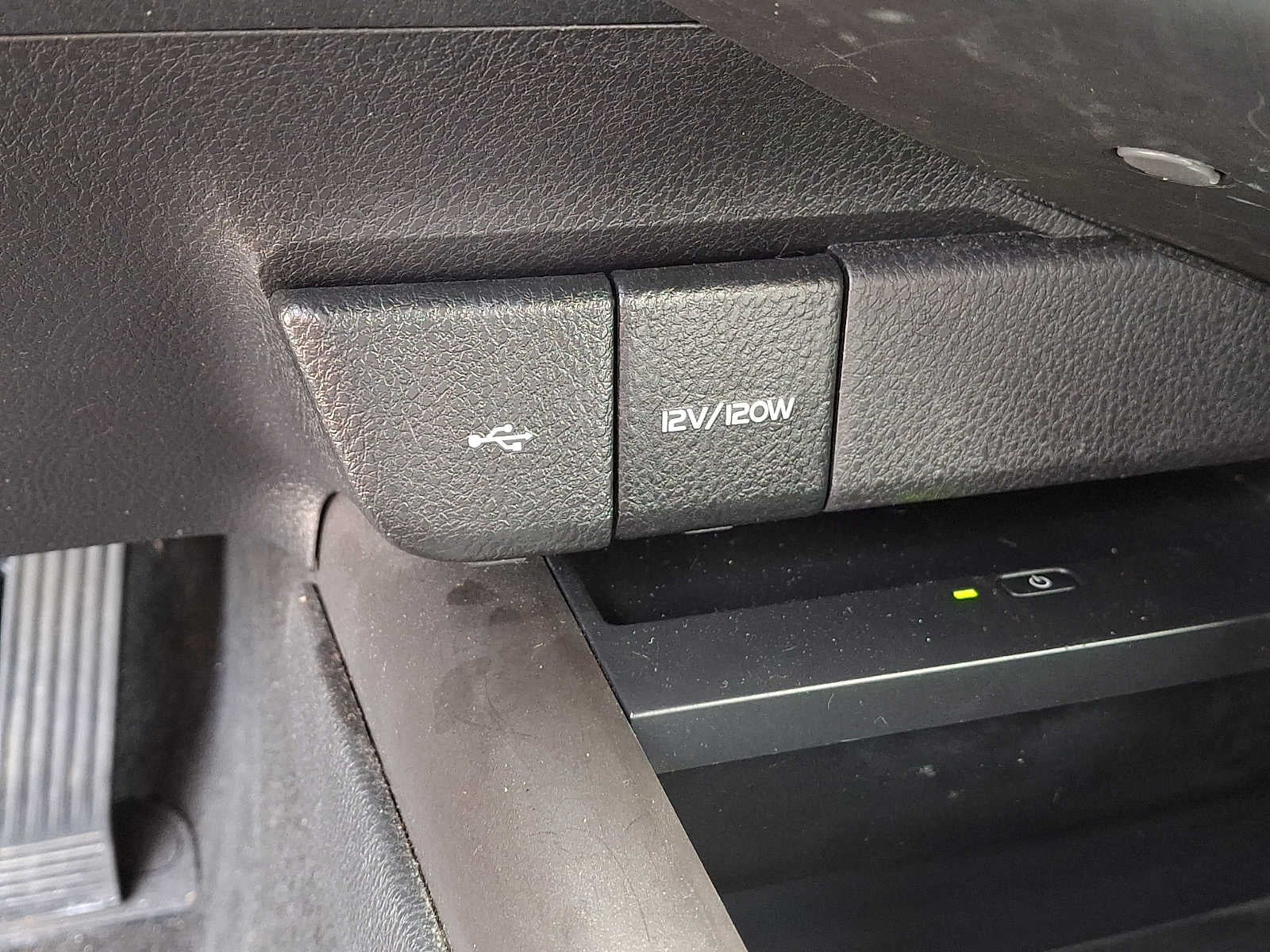 2023 Toyota Camry Hybrid XLE