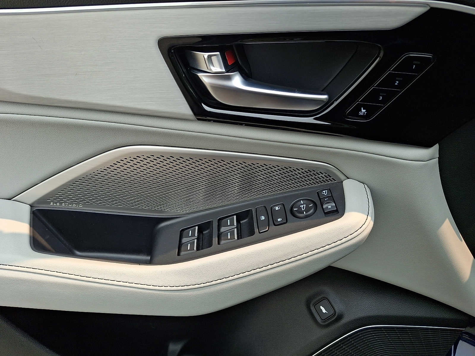 2023 Acura MDX w/Technology Package