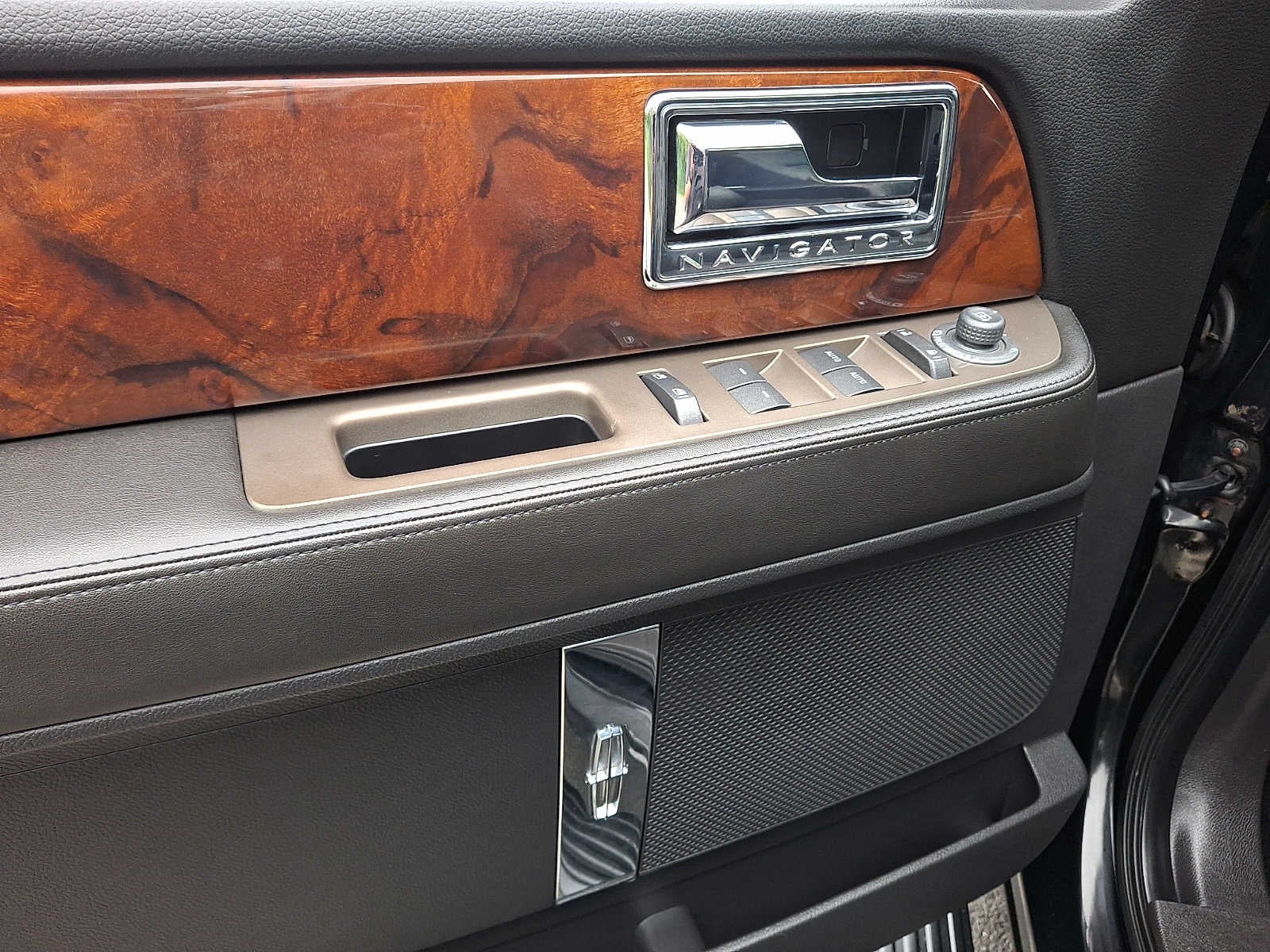 2011 Lincoln Navigator 4DR WGN 4WD