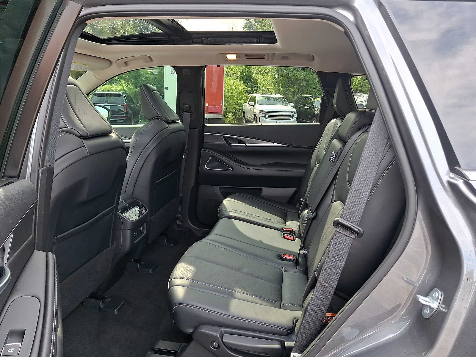 2023 INFINITI QX60 LUXE