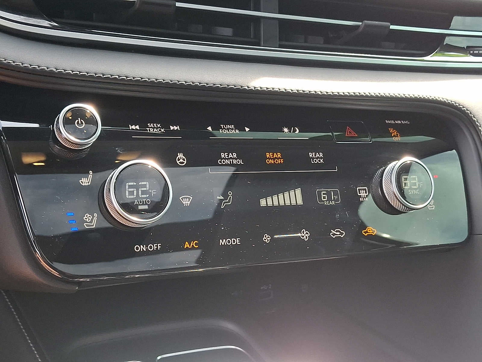 2023 INFINITI QX60 LUXE