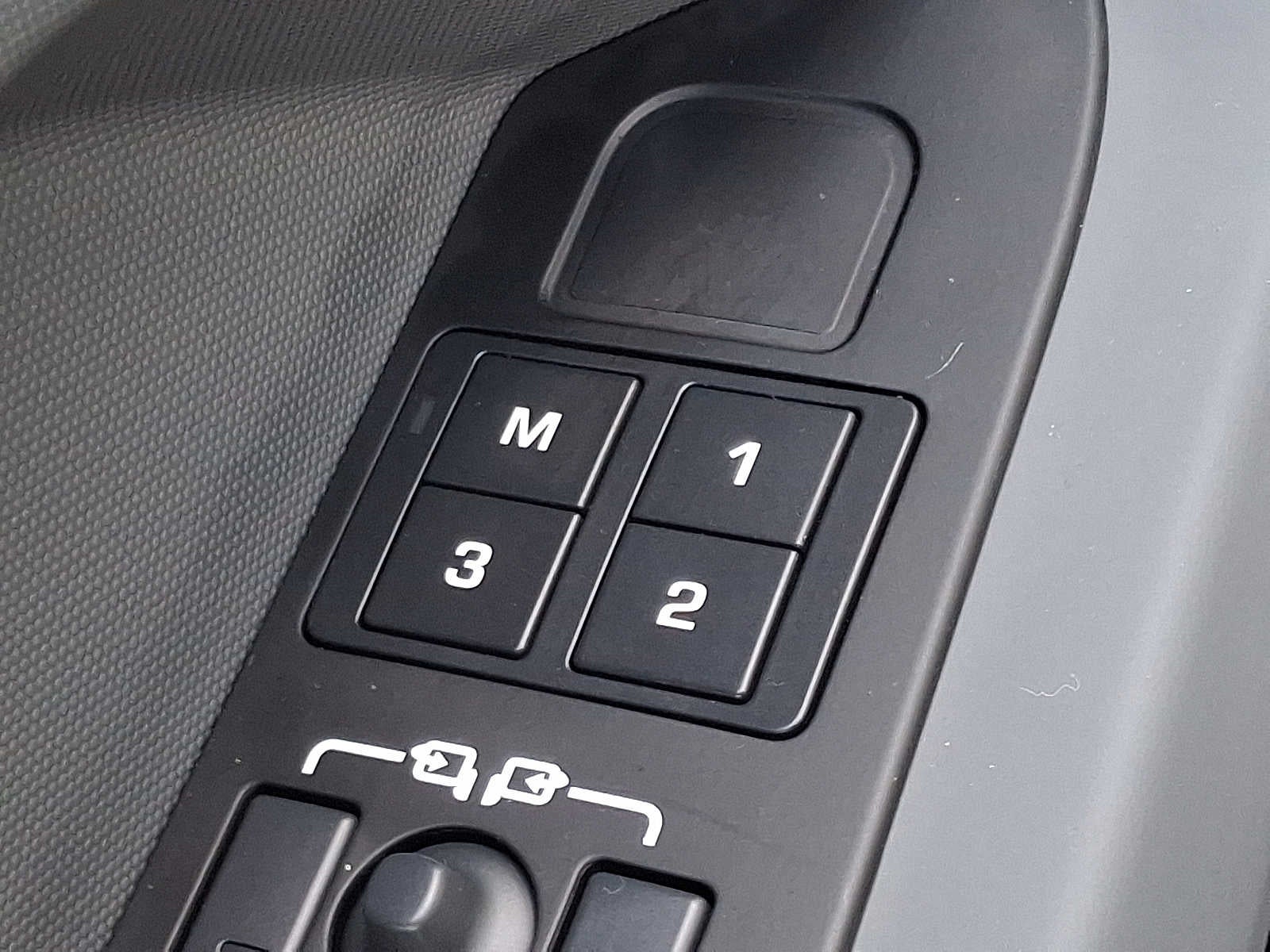 2025 Land Rover Defender S