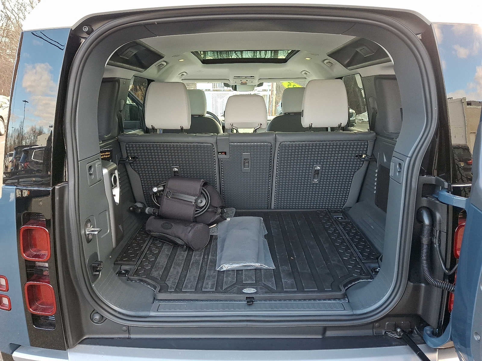 2025 Land Rover Defender S