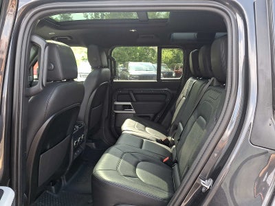 2023 Land Rover Defender SE