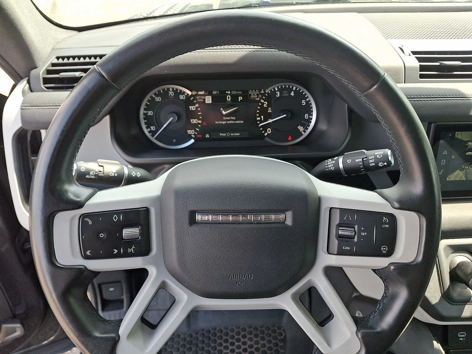 2023 Land Rover Defender SE