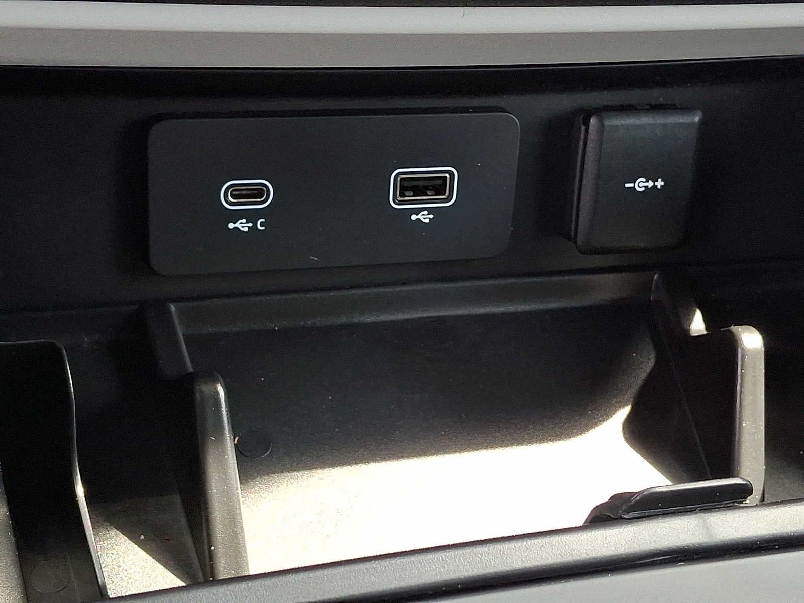2023 Land Rover Defender SE