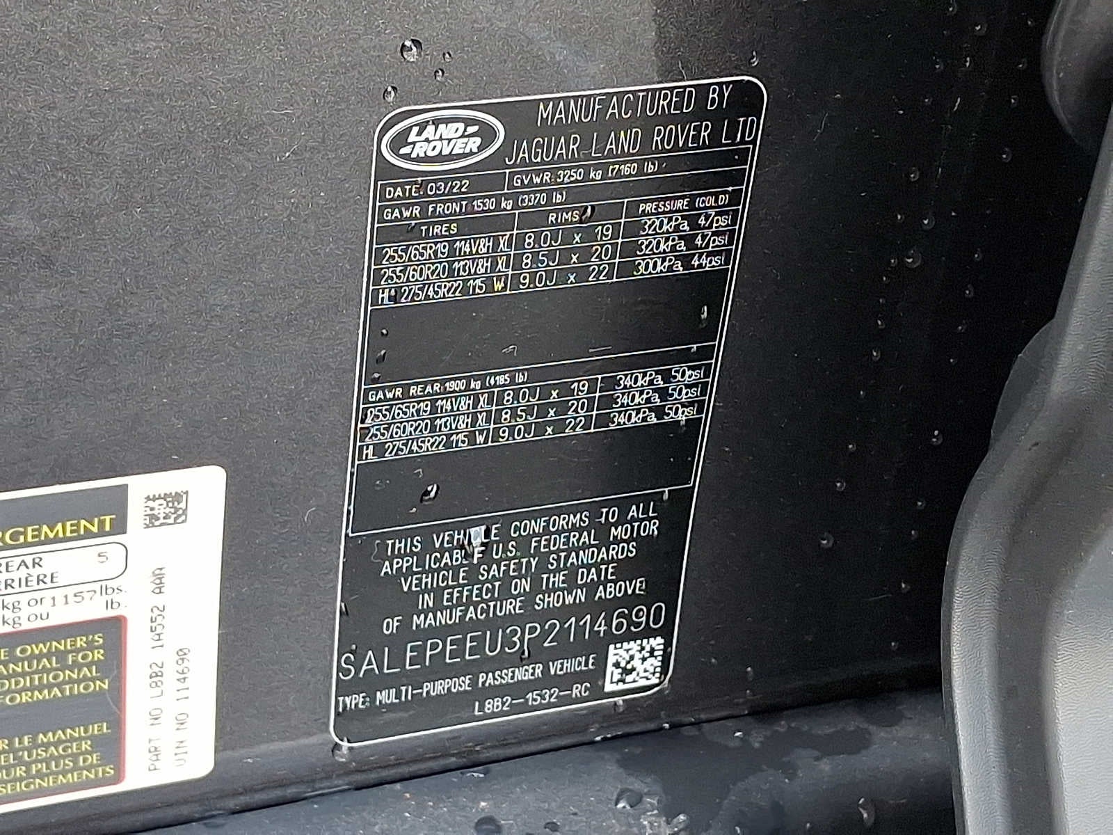 2023 Land Rover Defender SE