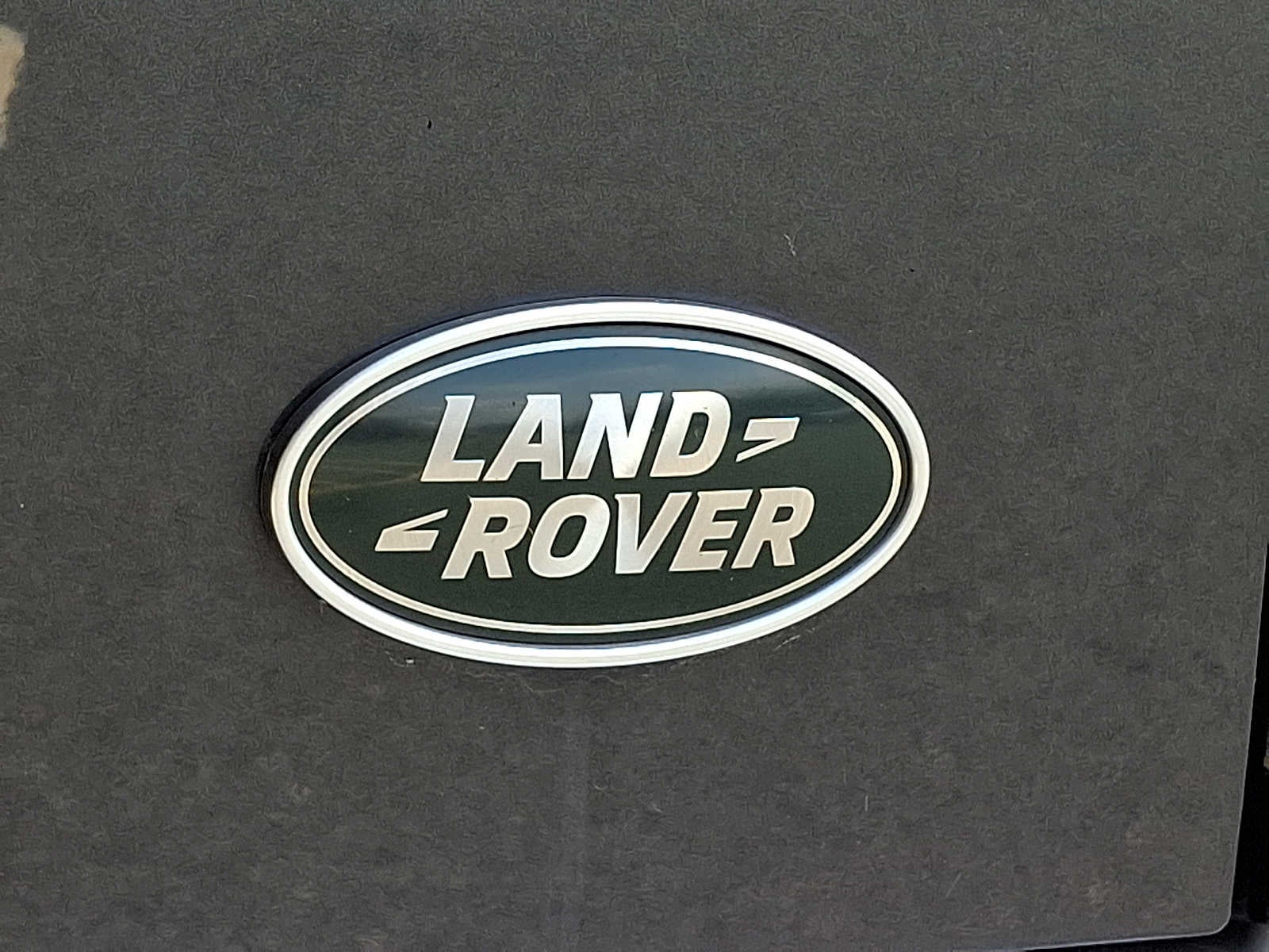 2023 Land Rover Defender SE