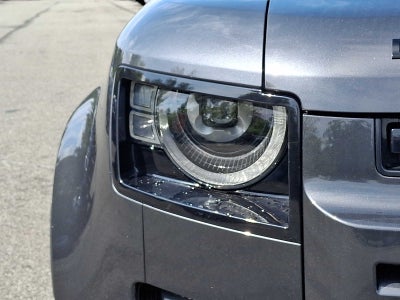 2023 Land Rover Defender SE