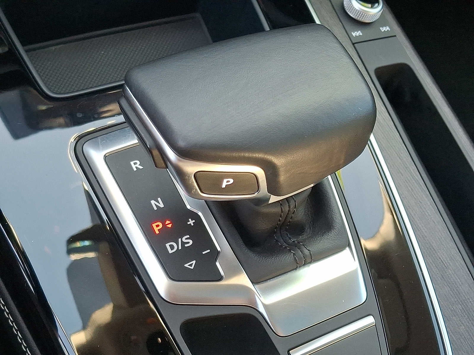 2022 Audi Q5 S line Premium Plus