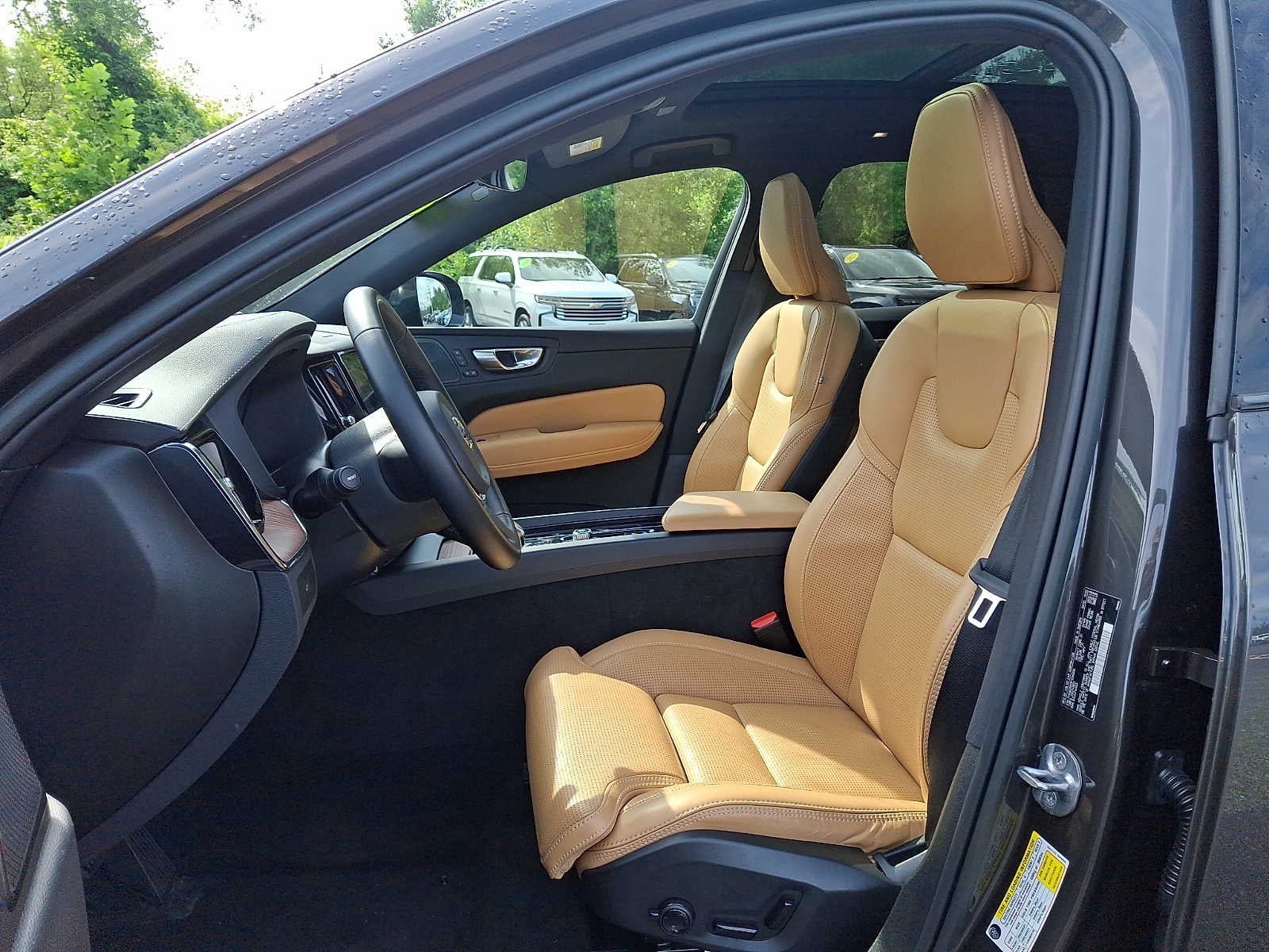2023 Volvo XC60 Ultimate Dark Theme