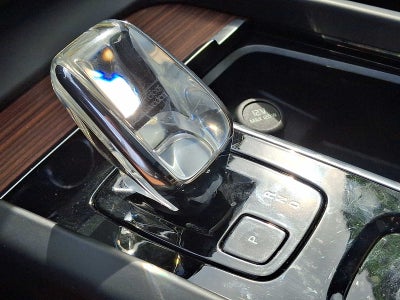 2023 Volvo XC60 Ultimate Dark Theme