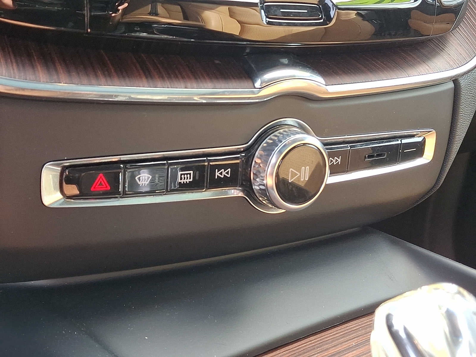 2023 Volvo XC60 Ultimate Dark Theme