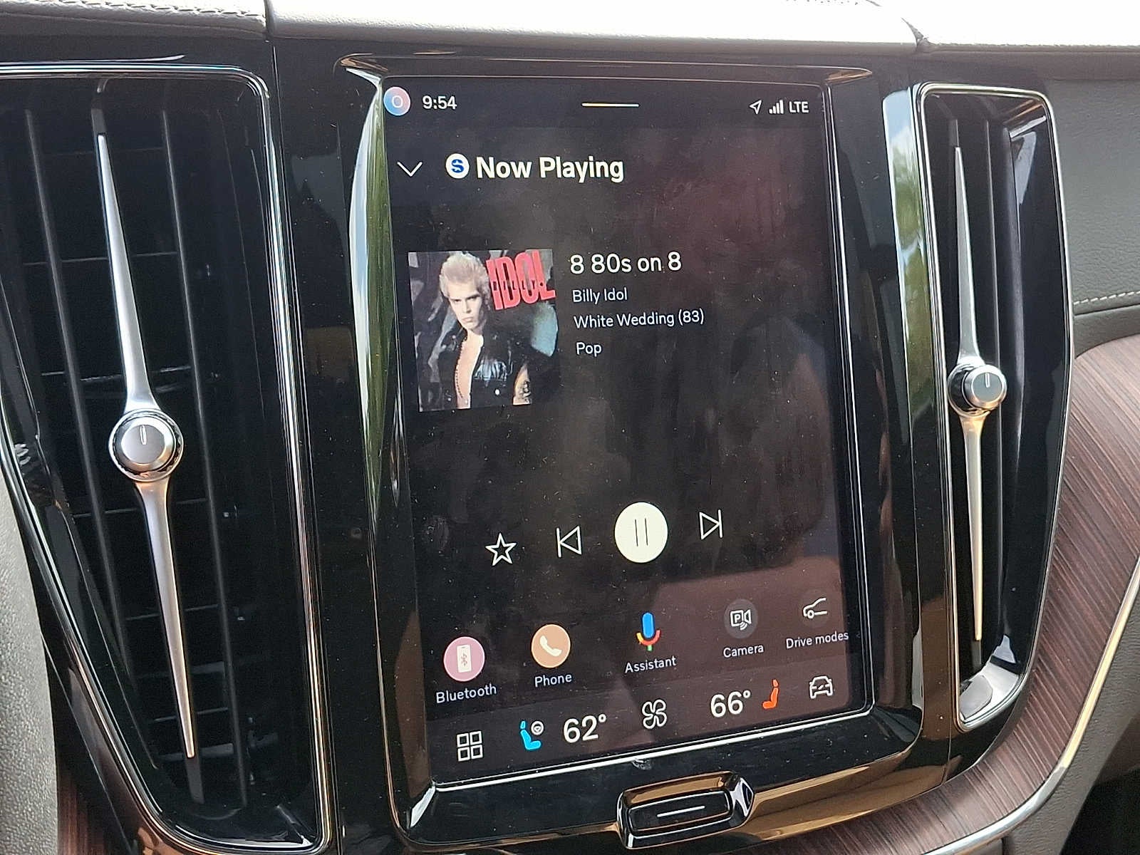 2023 Volvo XC60 Ultimate Dark Theme