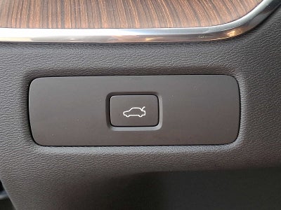 2023 Volvo XC60 Ultimate Dark Theme