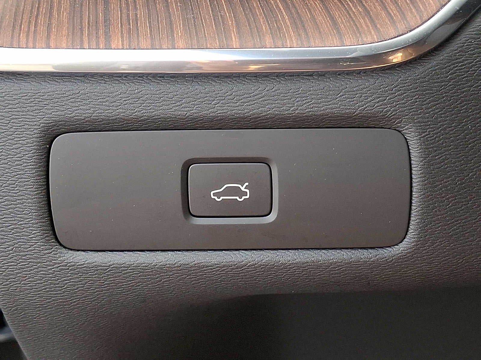 2023 Volvo XC60 Ultimate Dark Theme