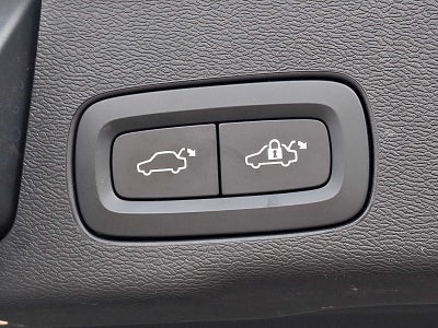 2023 Volvo XC60 Ultimate Dark Theme