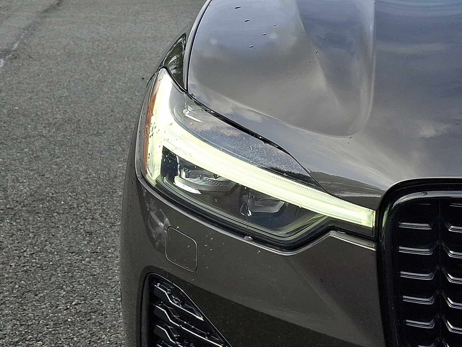 2023 Volvo XC60 Ultimate Dark Theme