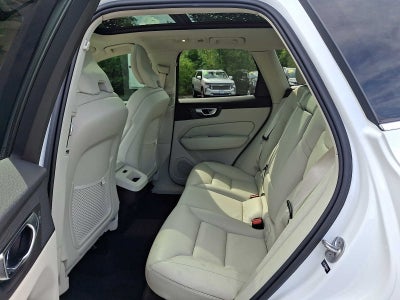 2022 Volvo XC60 Momentum