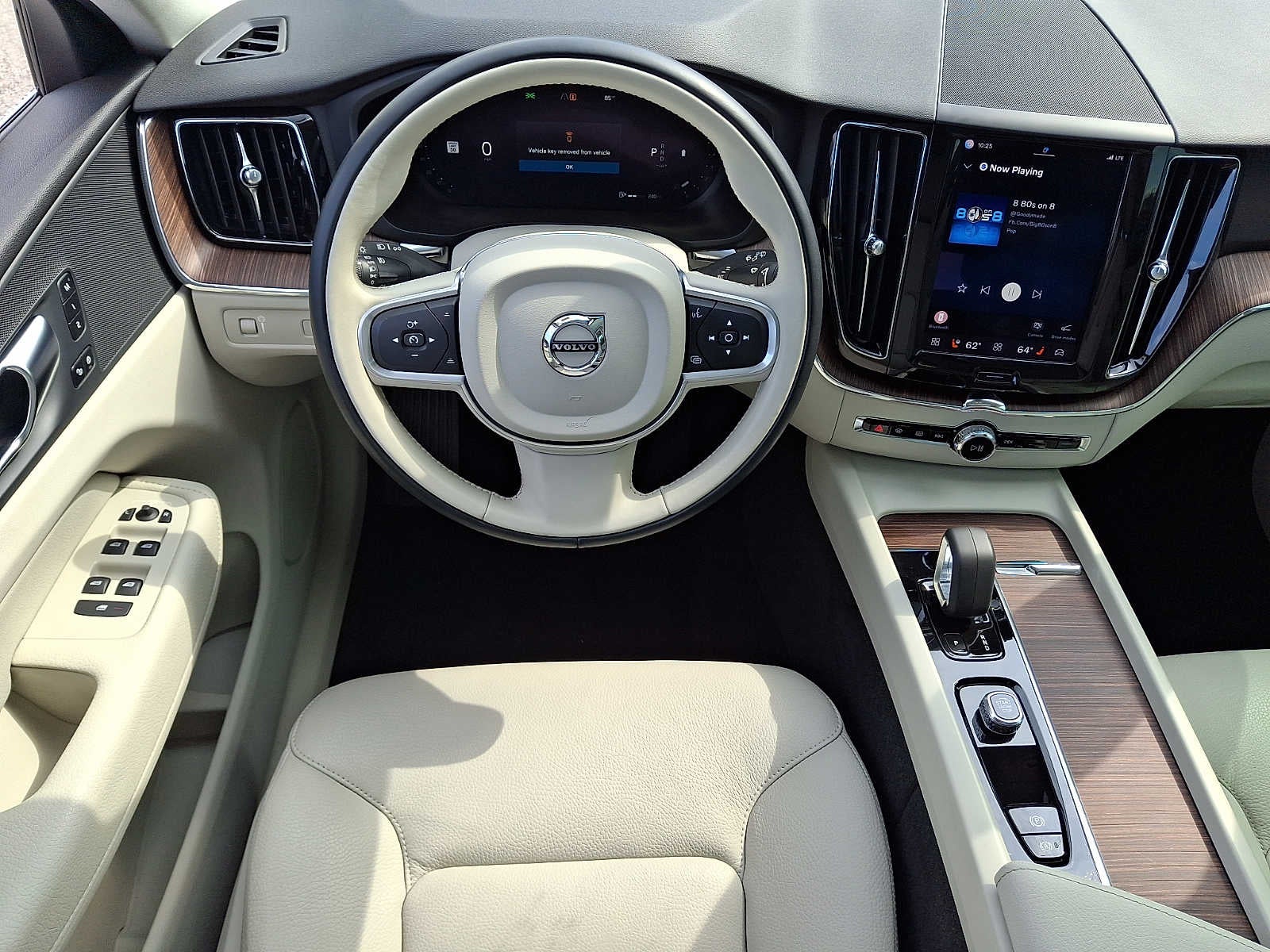 2022 Volvo XC60 Momentum