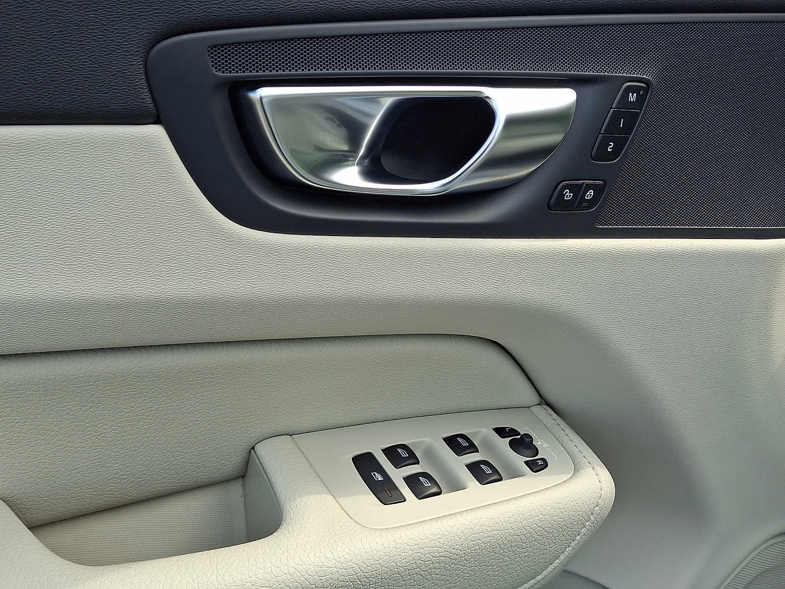 2022 Volvo XC60 Momentum