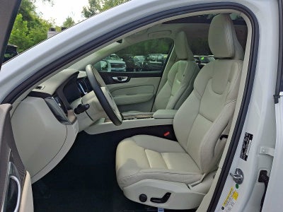 2022 Volvo XC60 Momentum