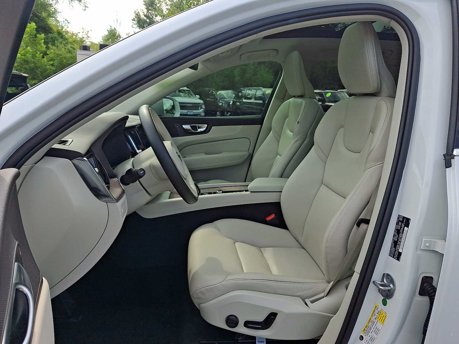 2022 Volvo XC60 Momentum