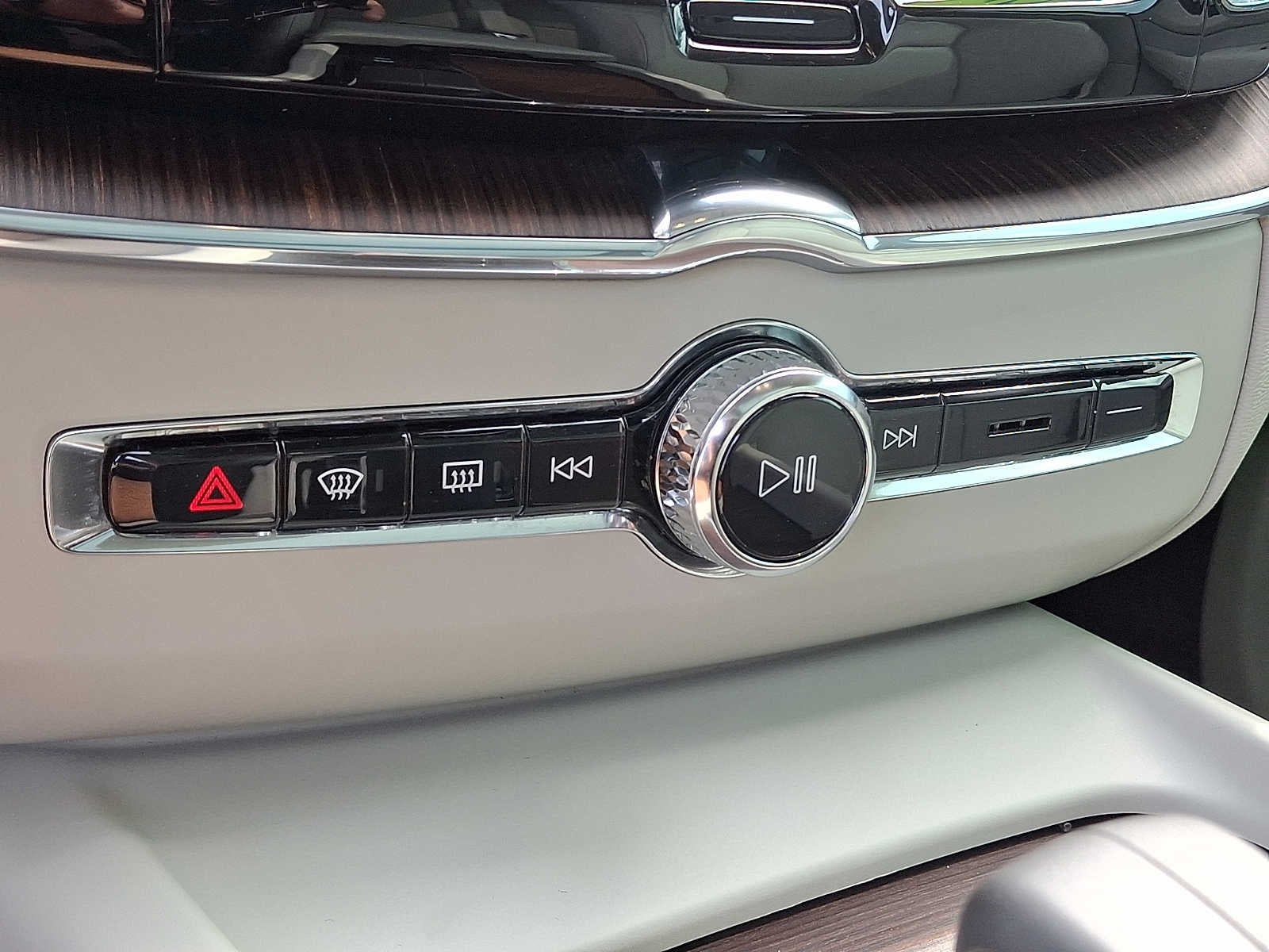 2022 Volvo XC60 Momentum