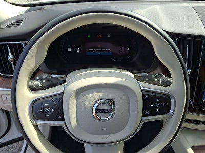 2022 Volvo XC60 Momentum