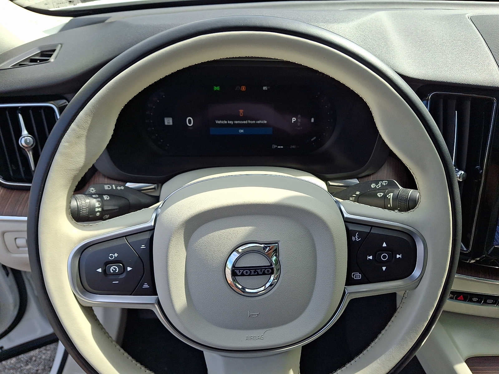 2022 Volvo XC60 Momentum